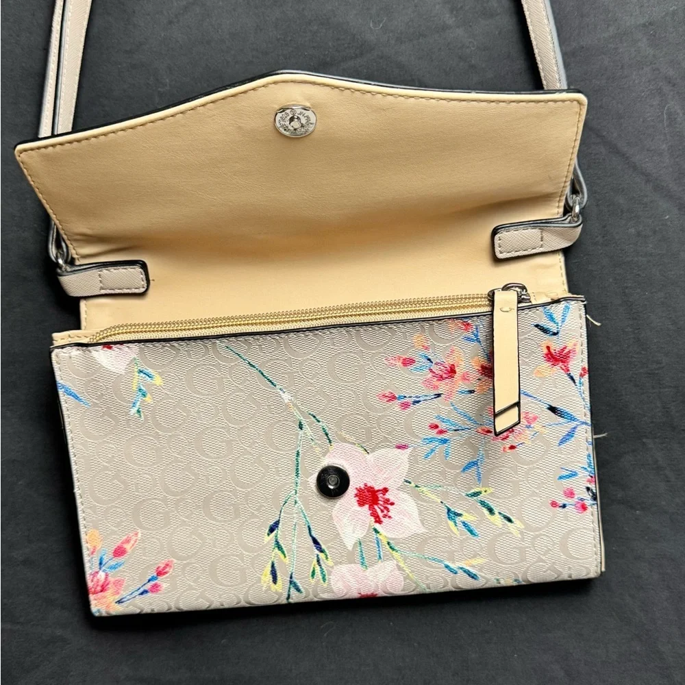 Guess Floral Crossbody Purse - Excellent Condition - Picture 2 of 12